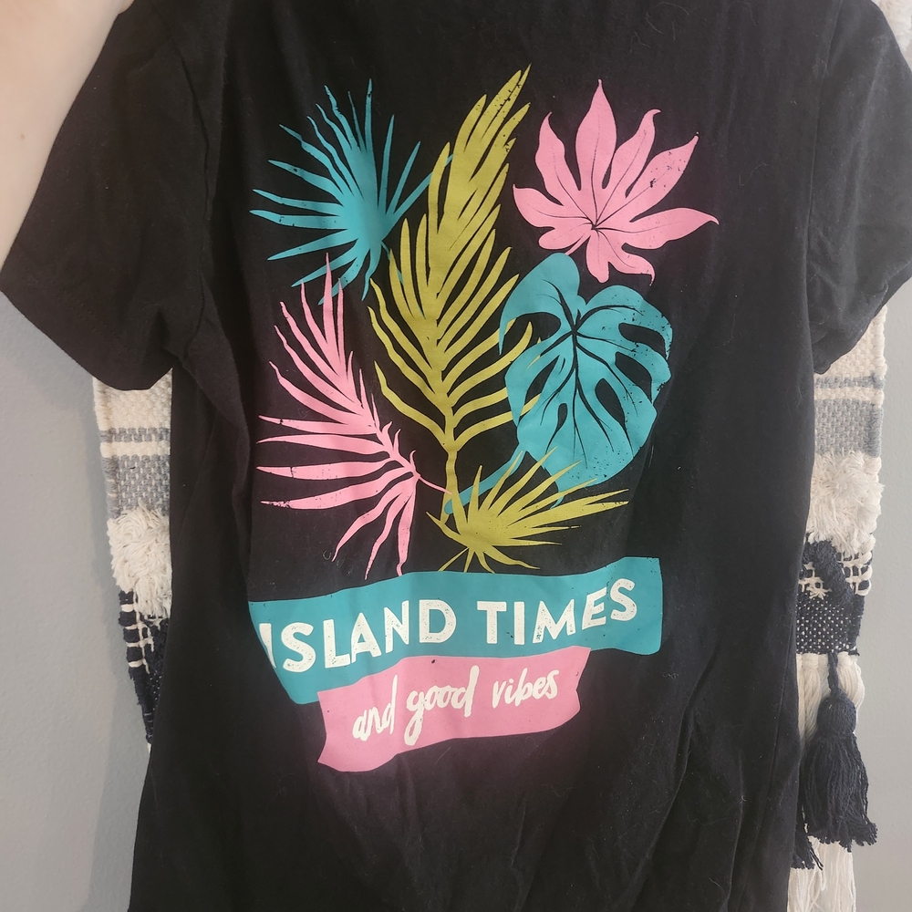BAHAMA BREEZE Island Times Tee